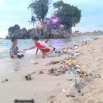 Rác thải trên bờ biển